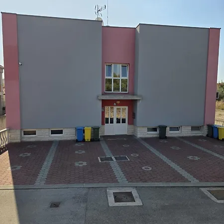 Ankica Brodarica (Sibenik-Knin)